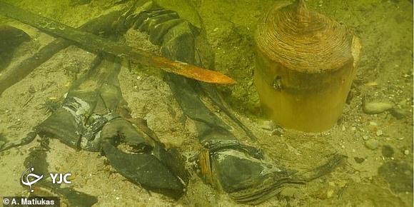 کشف اسکلت ۵۰۰ ساله یک سرباز در کف دریاچه