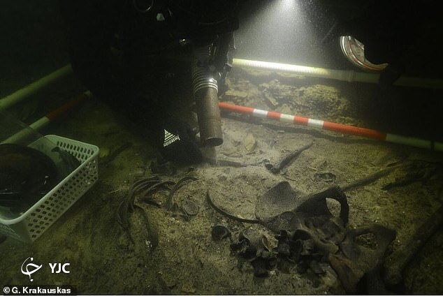 کشف اسکلت ۵۰۰ ساله یک سرباز در کف دریاچه