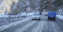 برف و باران در جاده‌های ۱۱ استان
