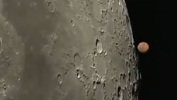 تصویر دیدنی از گذر کره ماه در مقابل مریخ