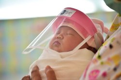 واکسیناسیون مادران می‌تواند به محافظت از نوزادان در برابر کووید-۱۹ کمک کند
