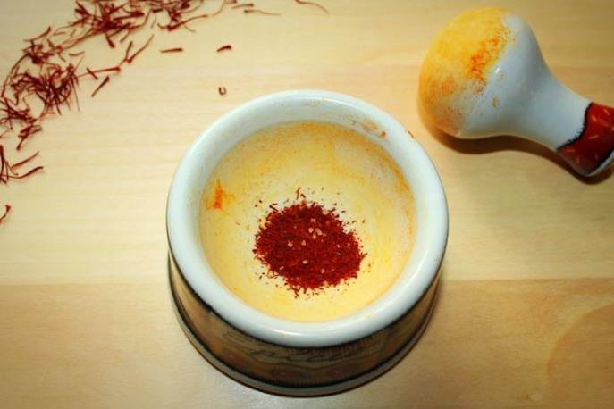 ساییدن زعفران