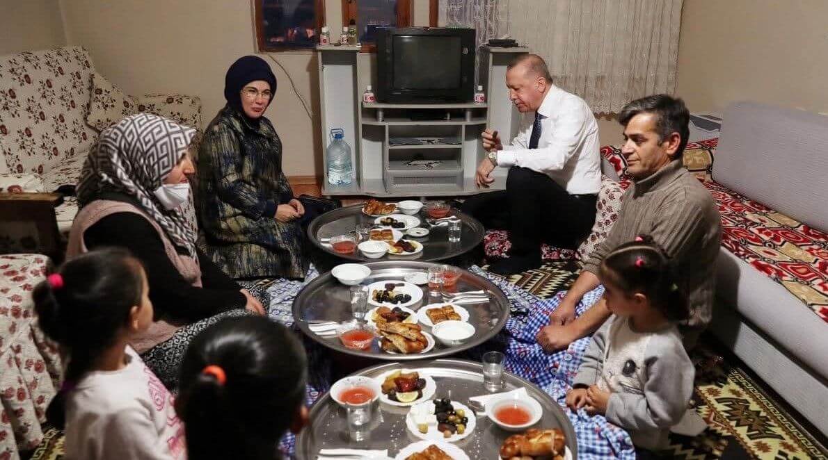 اقدام جالب اردوغان وهمسرش در اولین روز ماه رمضان + عکس
