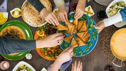 ۹ اشتباه رایج و خطرناک غذایی در ماه رمضان