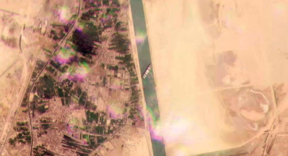 بازگشایی کانال سوئز هفته‌ها طول می‌کشد