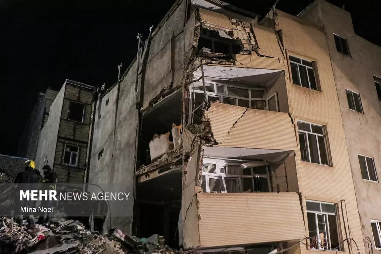 انفجار و ریزش ساختمان ۴ طبقه در تبریز