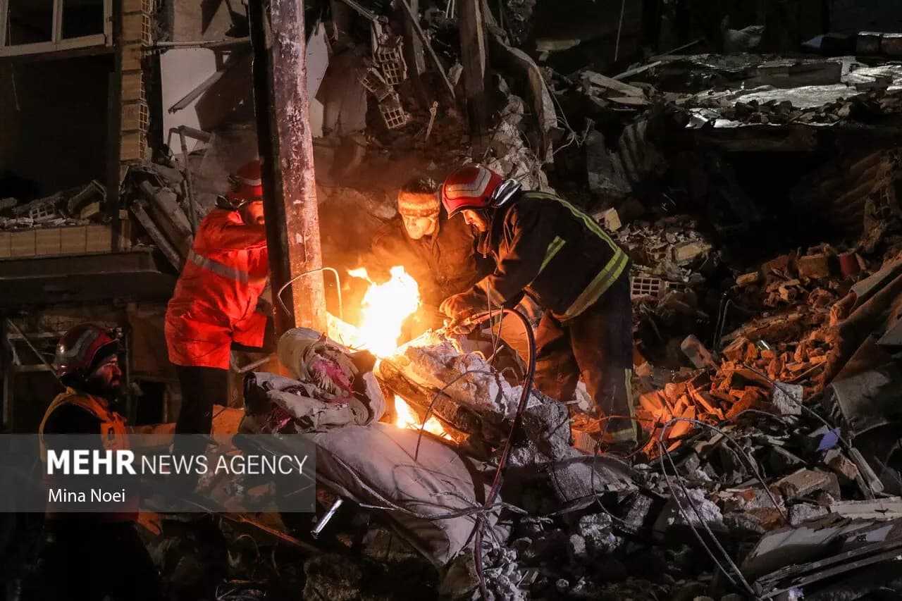 انفجار و ریزش ساختمان ۴ طبقه در تبریز + تصاویر