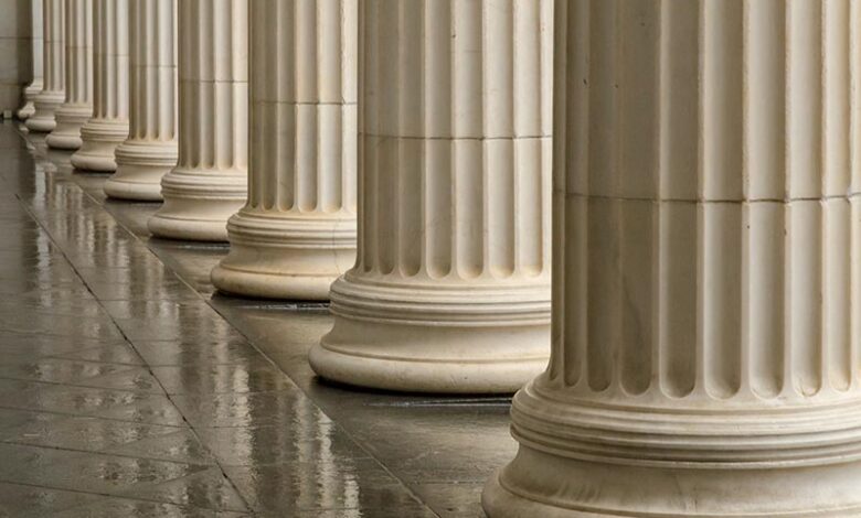 داستان  ضرب المثل از این ستون به آن ستون فرج است