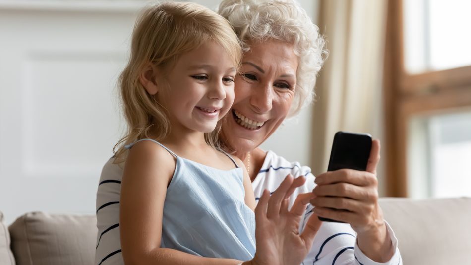 مادر بزرگ و نوه