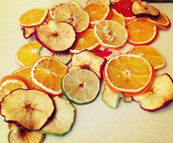 ۳ روش خشک کردن میوه های زمستانی چگونه چیپس میوه درست کنیم؟