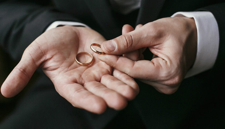 آیا مرد می‌تواند پس از جدایی، طلا‌یی که به زن هدیه داده را پس بگیرد؟