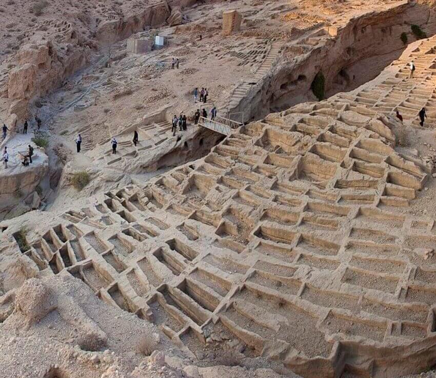 گورستان دیدنی در کنگان