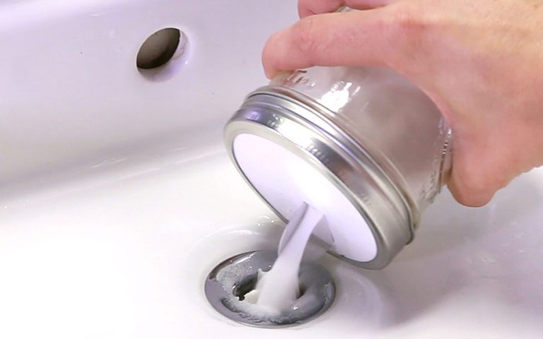 روش‌هایی خانگی برای بازکردن گرفتگی سینک ظرفشویی