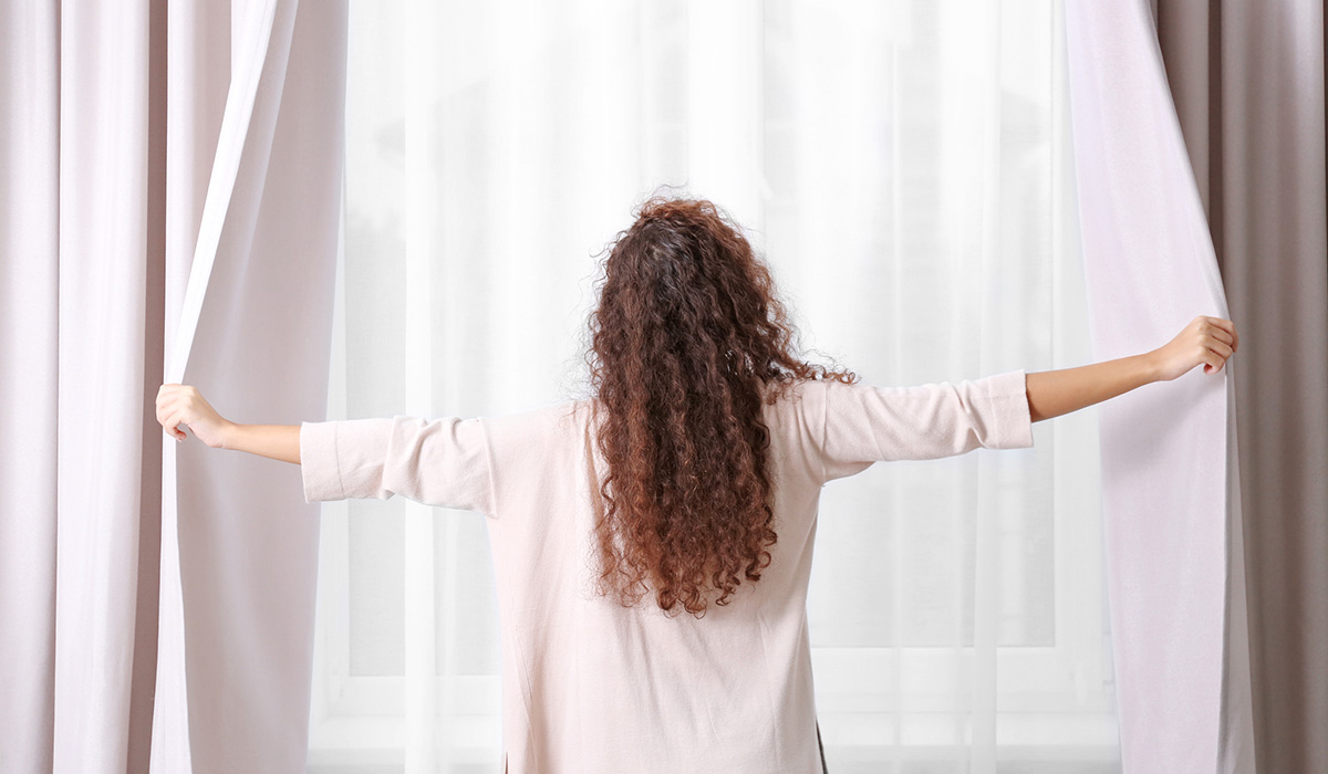 راه‌های شستن پرده برای خانه تکانی عید