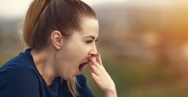 آیا خمیازه مغز را خنک می کند؟!/علل خمیازه