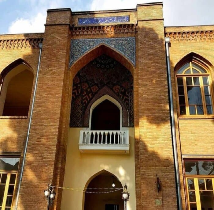 سالخورده‌ترین مدرسه شهر 