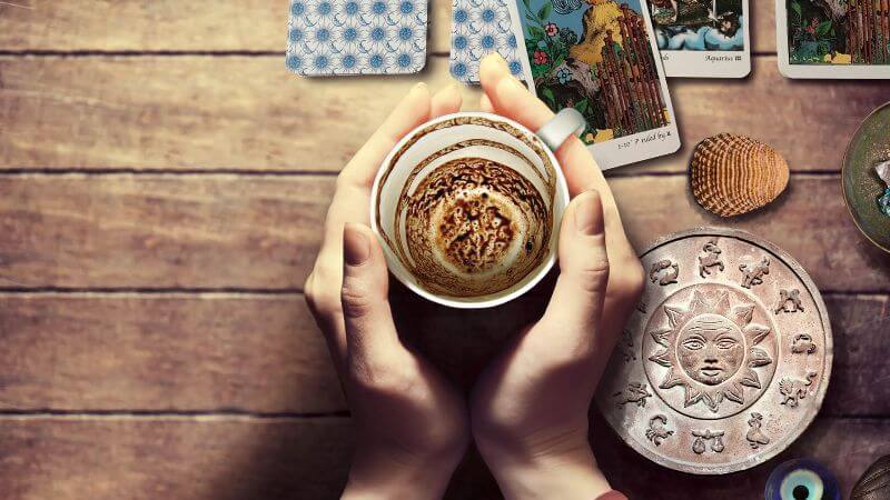 فالگیرها چطور از آینده خبر می دهند؟/آیا سخنان فال گیرها حقیقت دارد؟ فالگیرها چطور از آینده خبر می دهند؟/آیا سخنان فال گیرها حقیقت دارد؟