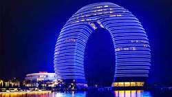 عجیب ترین هتل جهان در چین + فیلم