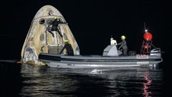لحظه فرود کپسول دراگون به همراه ۴ فضانورد در خلیج مکزیک + فیلم
