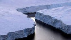 تصاویر ذوب شدن بزرگ‌ترین کوه یخی جهان + فیلم