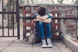 علائم افسردگی در نوجوانان چیست؟+راهکارهایی برای درمان