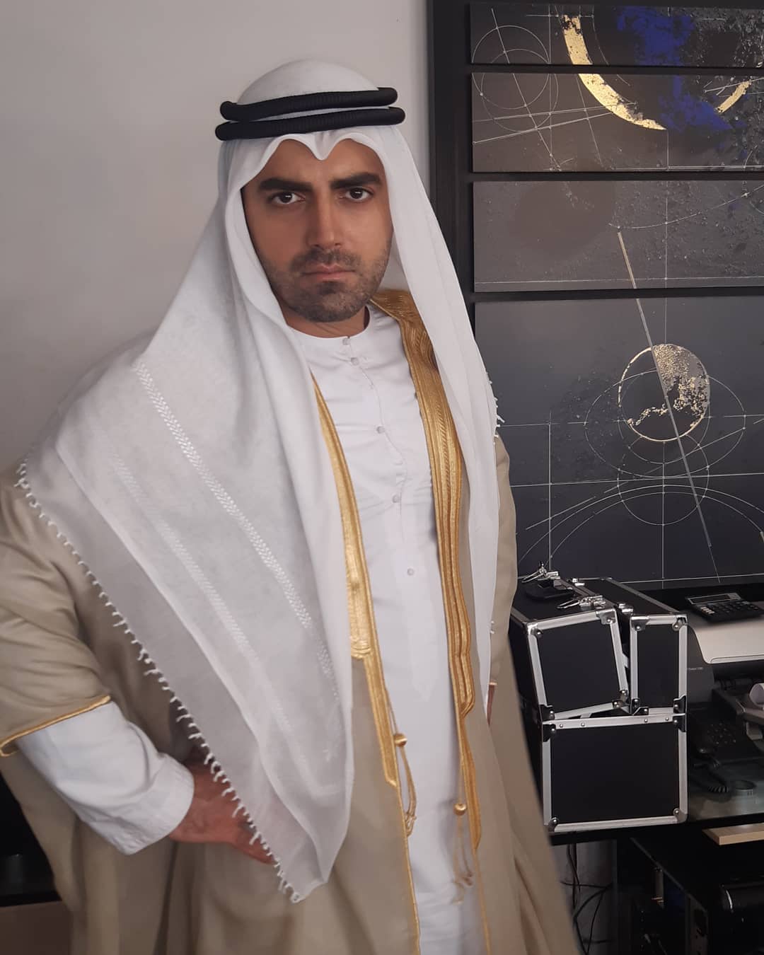 محمدرضا رهبری با دشداشه عربی