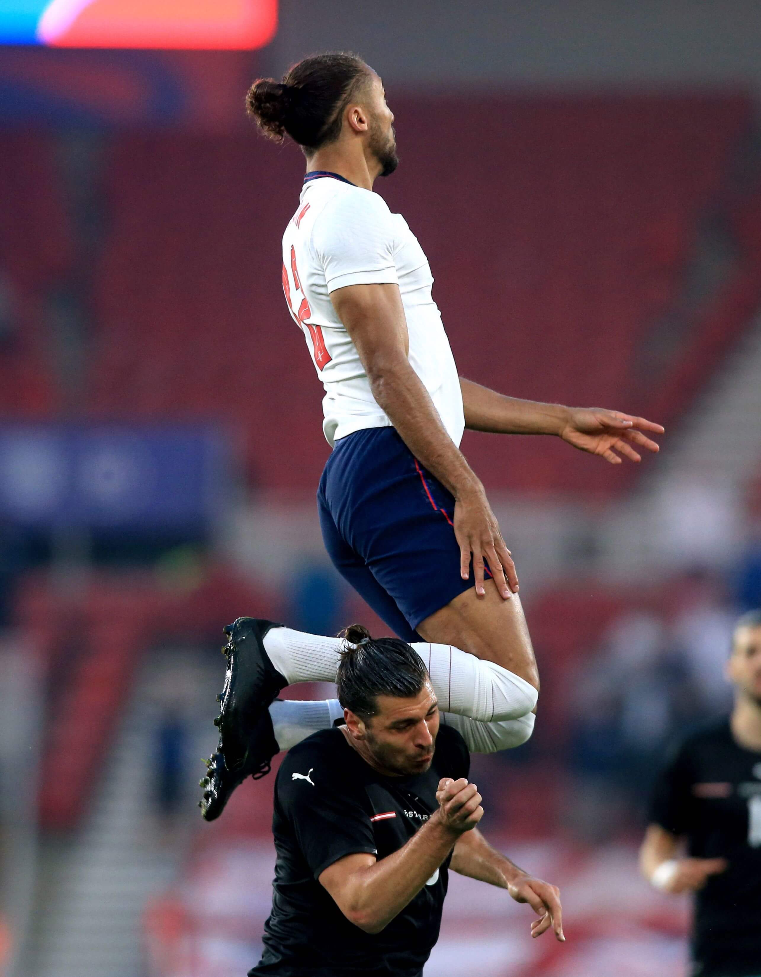 بازیکنی که پرواز می کند