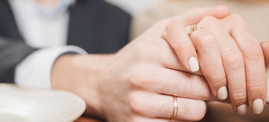 چگونه زن و شوهر باید نسبت به هم وفادار باشند؟ زوج