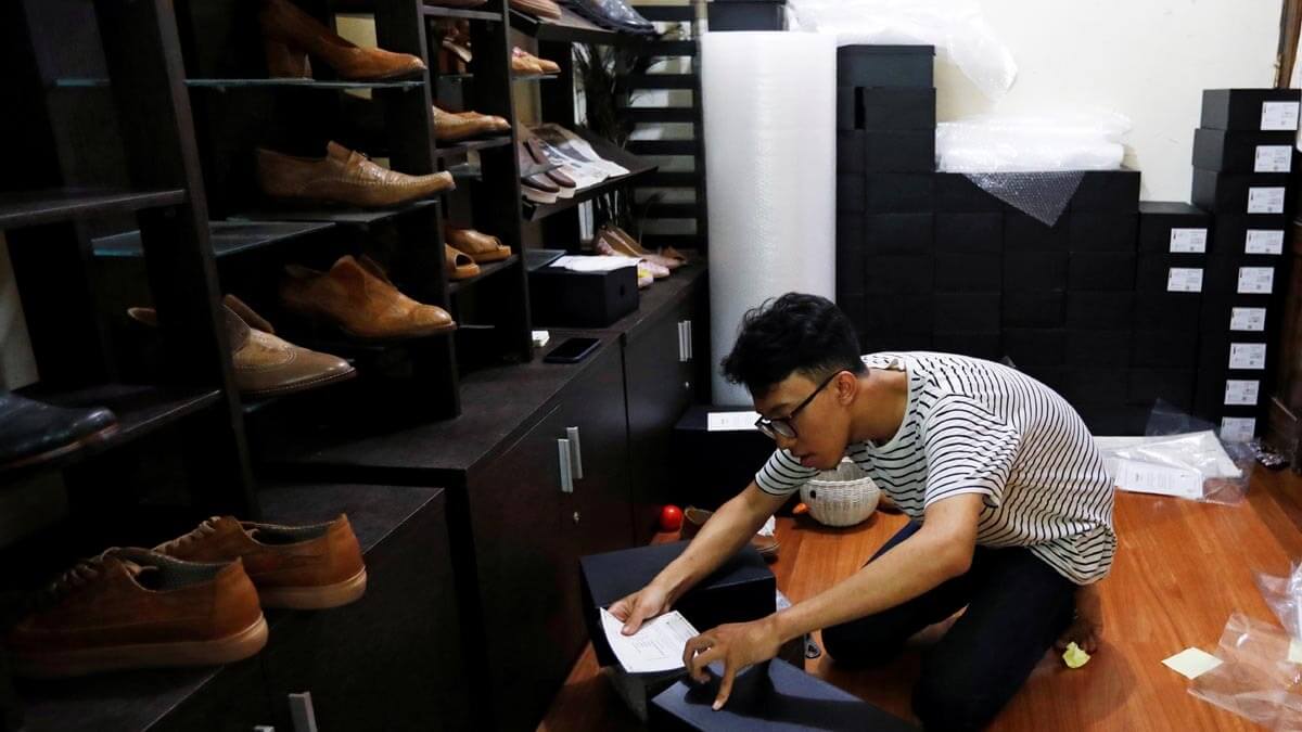 کفش های ساخته شده از پوست پای مرغ