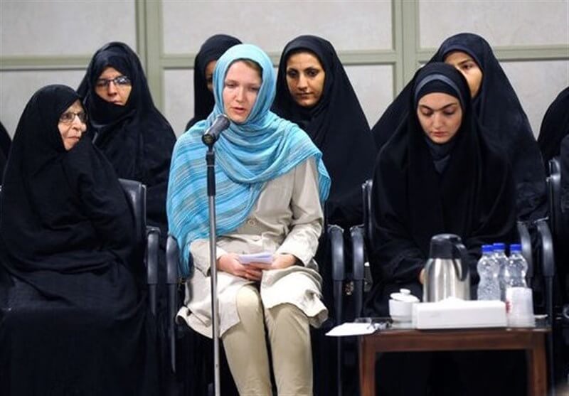 آنا برزینا در حضور رهبری