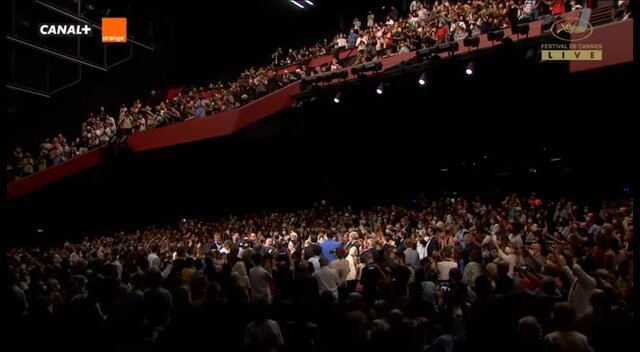 فیلم قهرمان روی فرش قرمز کن