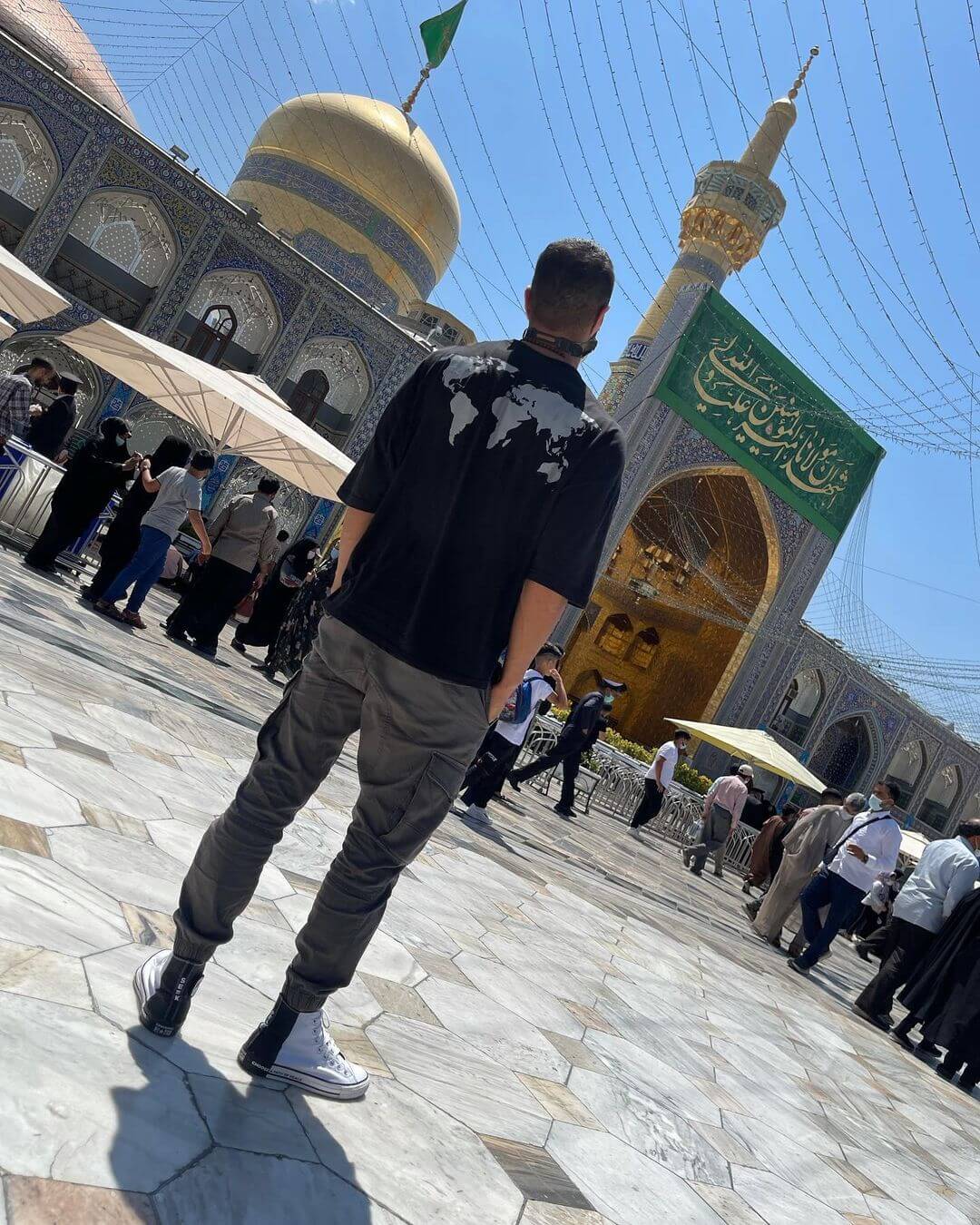 آقای بازیگر در حرم امام رضا (ع) + عکس و فیلم مهدی ماهانی در حرم رضوی