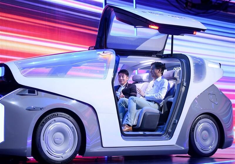رونمایی چین از نخستین خودروی بدون‌ راننده