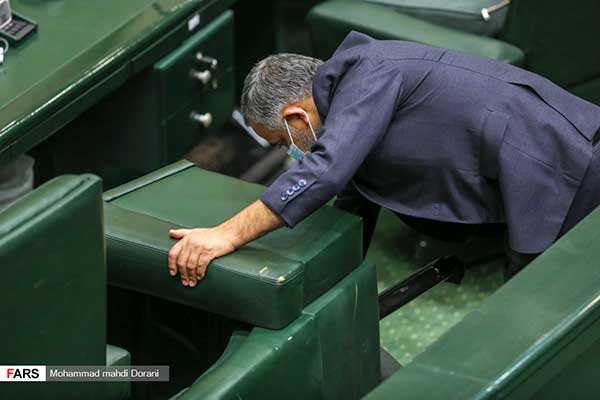 اقدام عجیب نمایندگان در حاشیه جلسه مجلس