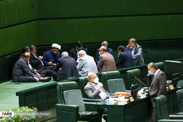 اقدام عجیب نمایندگان در حاشیه جلسه مجلس
