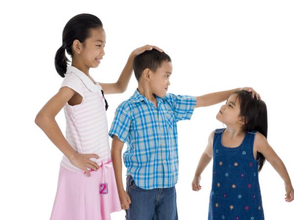 چگونه به افزایش قد کودک خود کمک کنیم؟ چگونه به افزایش قد کودک خود کمک کنیم؟