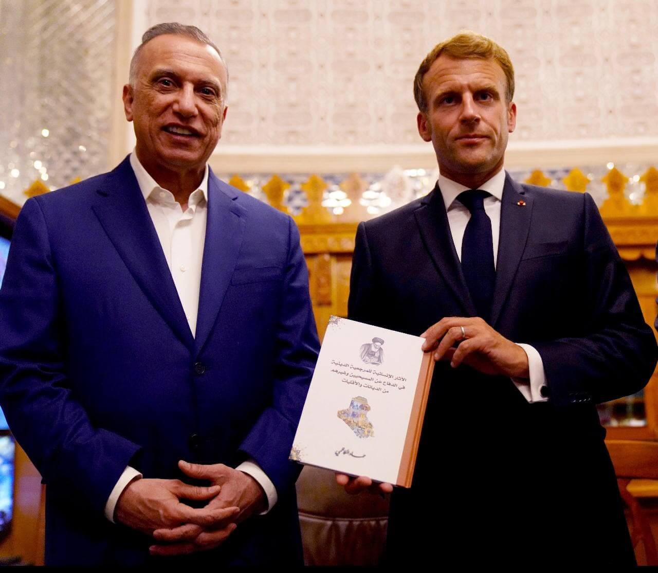 اهدای کتاب آیت الله سیستانی به رئیس جمهور فرانسه