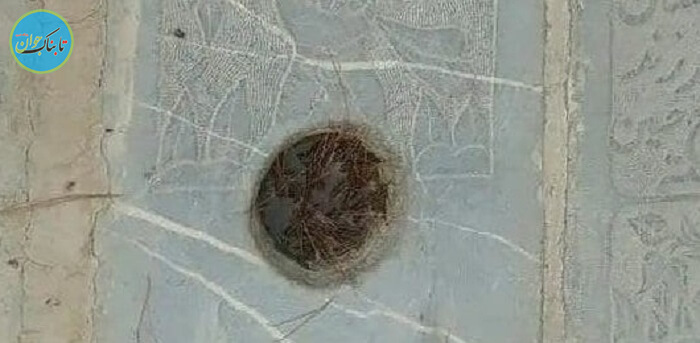 سوراخ روی قبر
