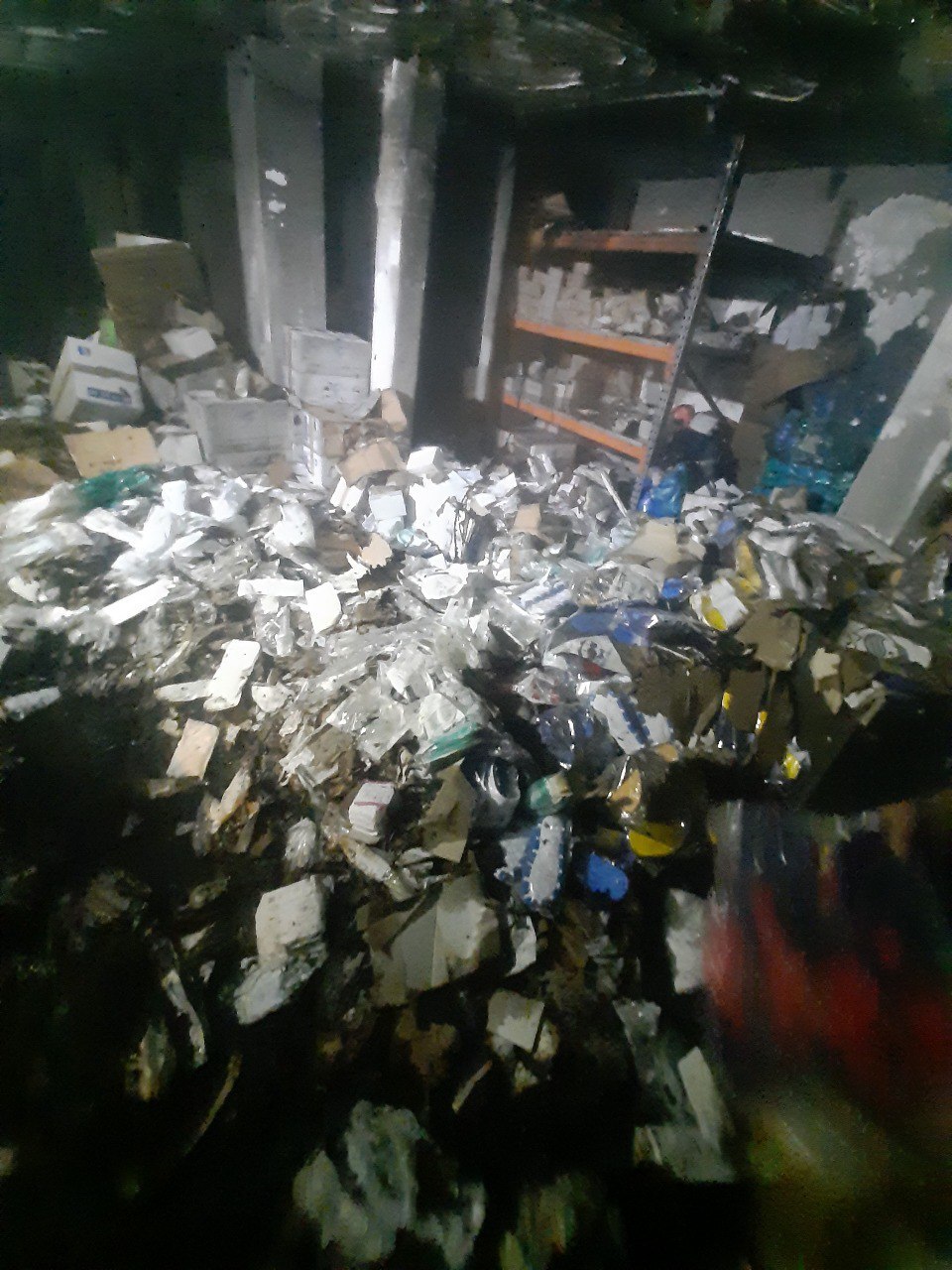 انبار سوخته بیمارستان دی