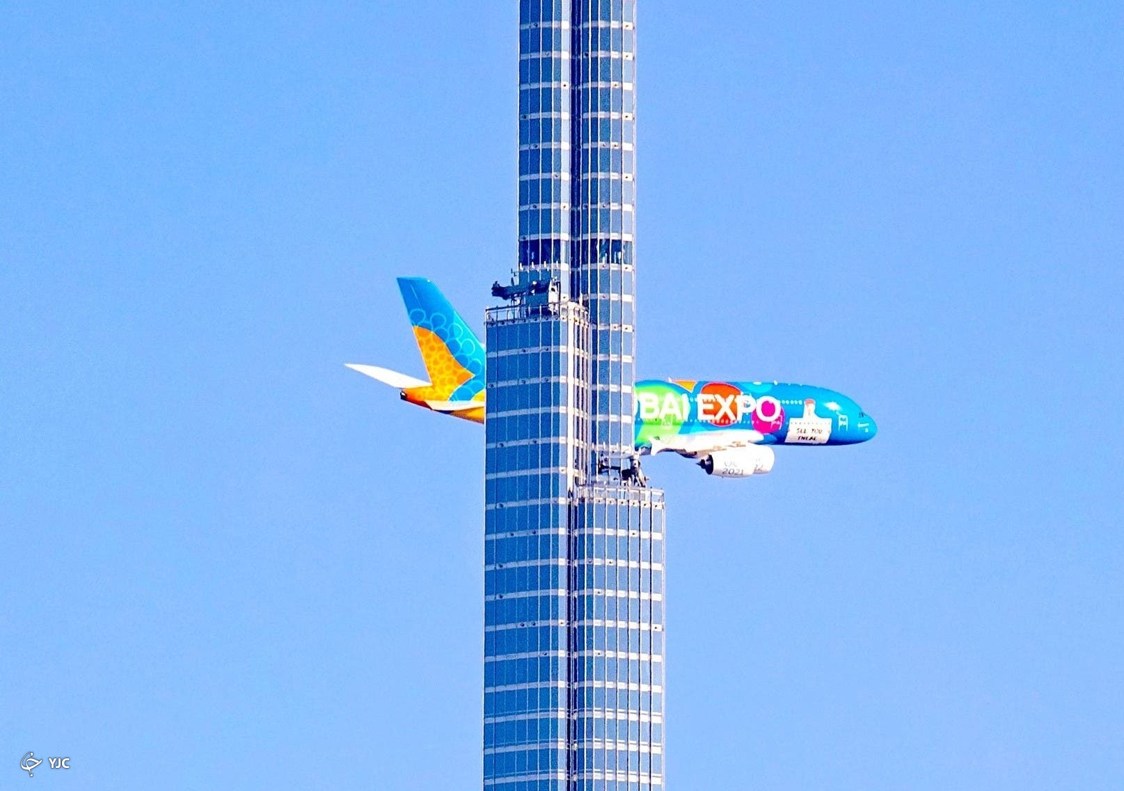 برج و هواپیما رنگی