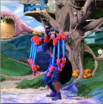 رتیل خان در کلبه عمو پورنگ