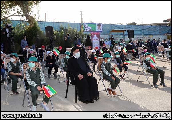 حجت الاسلام رئیسی و دانش آموزان