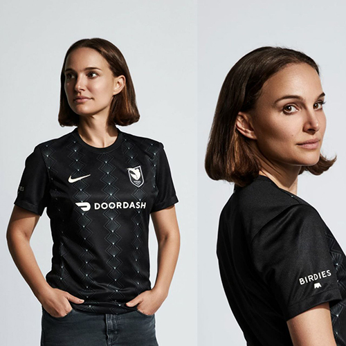 ناتالی پورتمن در لباس فوتبال