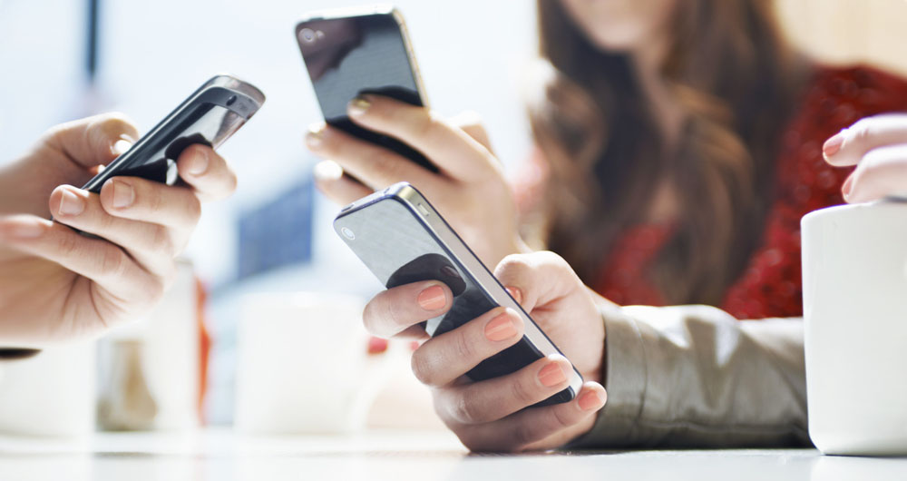 چگونه احساس مداوم چک کردن تلفن همراه خود را کنترل کنیم! چگونه احساس مداوم چک کردن تلفن همراه خود را کنترل کنیم!