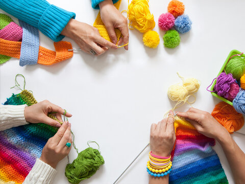 فواید بافتنی در بهبود خلق و خو