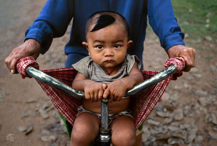 کودک سوار بر دوچرخه