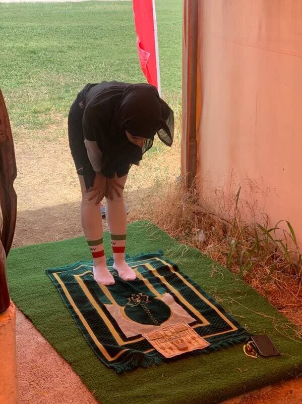 عکسی جالب از دختر دوچرخه‌سوار ایرانی کنار پیست