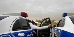 تصویری زیبا از مأمور پلیس ایرانی وسط بزرگراه