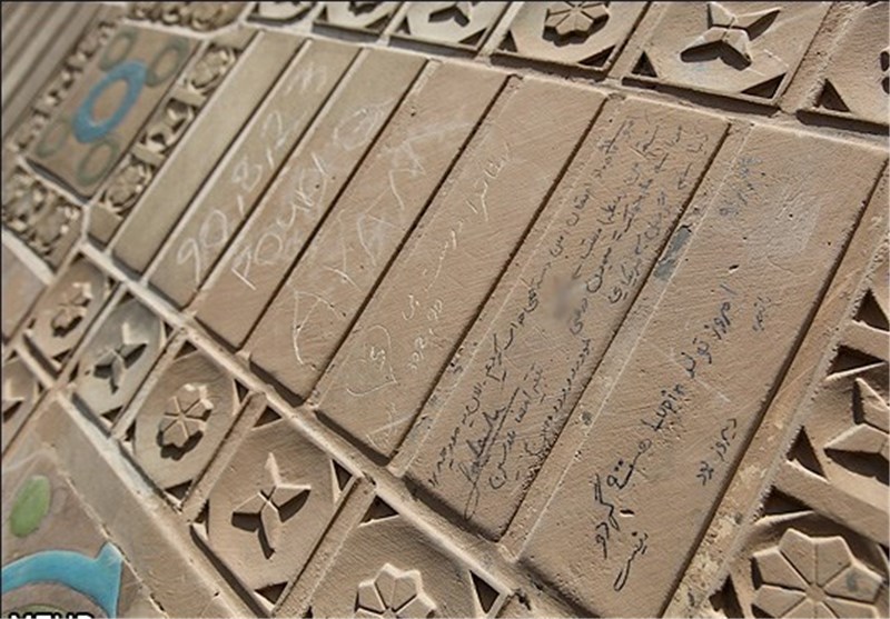 دیوار گلی