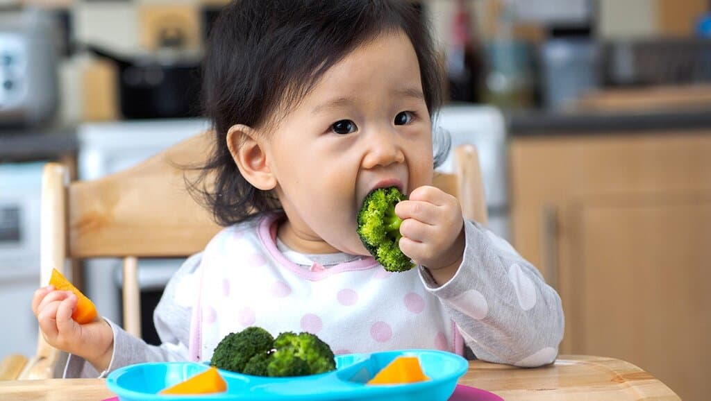 غذا خوردن کودک